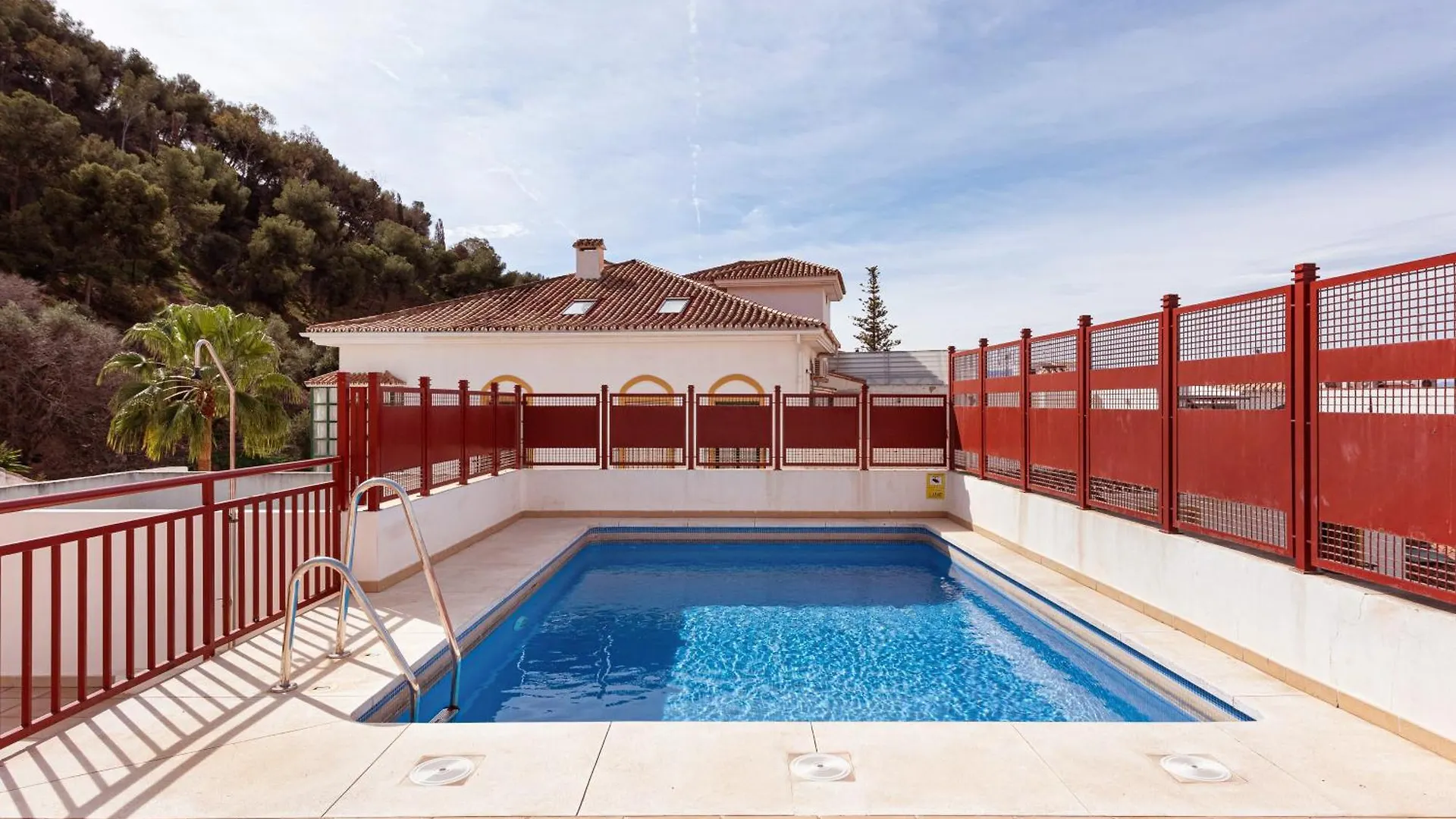 Piscina, Patio Privado Y Aparcamiento contacts
