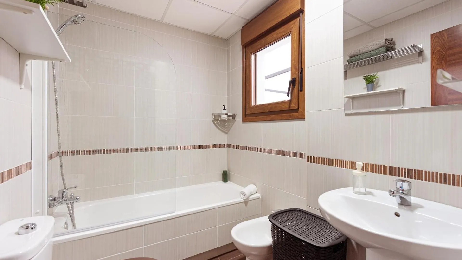 Piscina, Patio Privado Y Aparcamiento Apartment Malaga